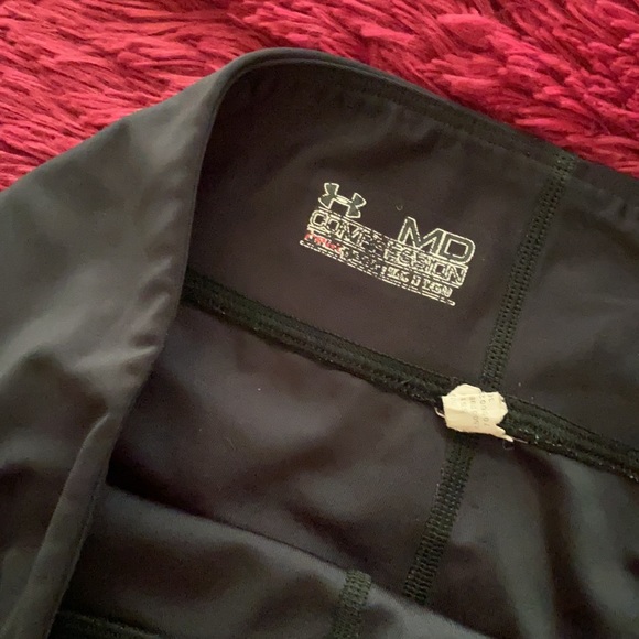 Under Armour compression capris black leggings - Picture 5 of 15